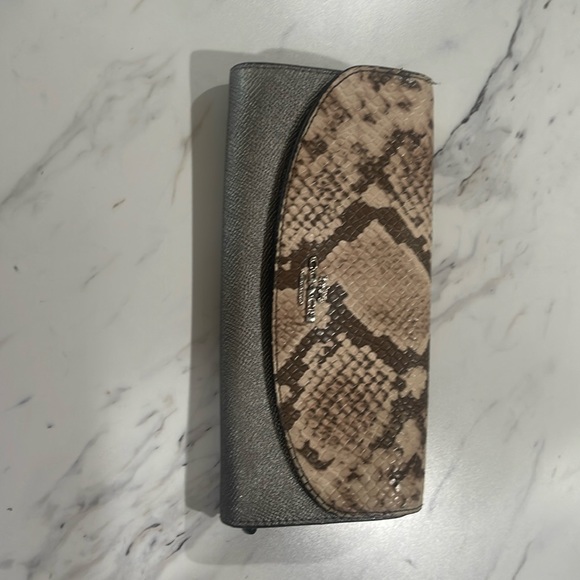 Jessica Simpson snake skin wallet - Picture 1 of 3